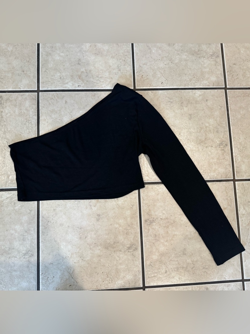Black One-Shoulder Long Sleeve Crop Top